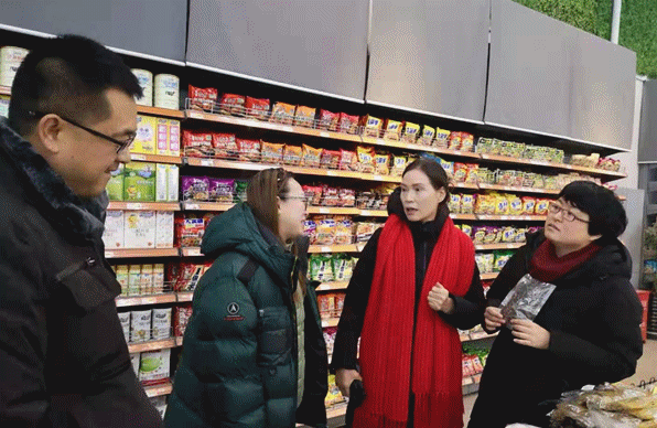 寒冬送暖，法徽映童心——省高院工會赴扶貧點小學開展愛心捐贈活動